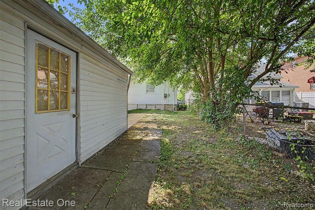 6128 Yinger Avenue, Dearborn, MI 48126