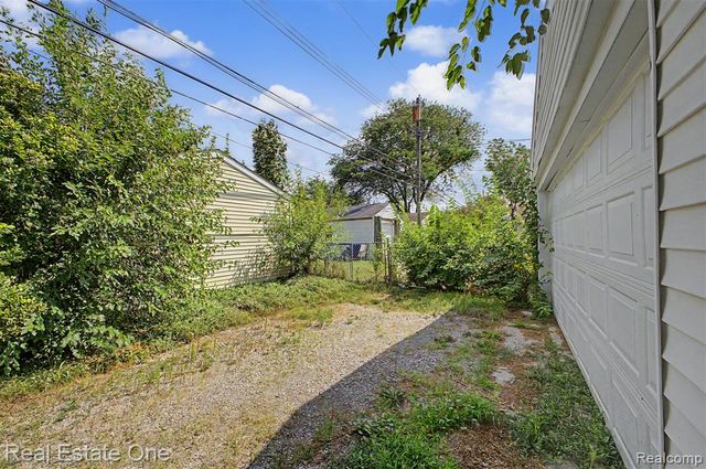 6128 Yinger Avenue, Dearborn, MI 48126