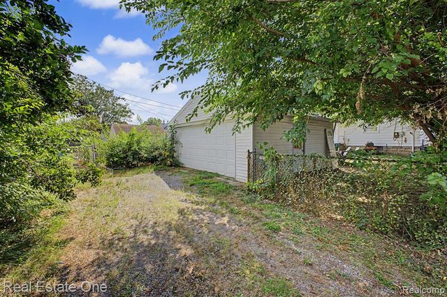 6128 Yinger Avenue, Dearborn, MI 48126