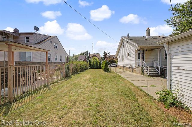 6128 Yinger Avenue, Dearborn, MI 48126
