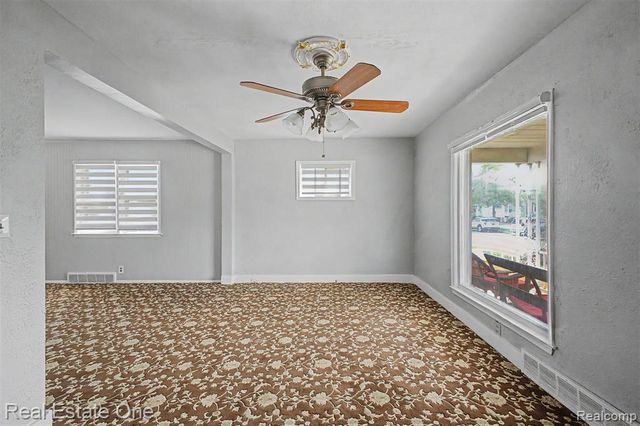 6128 Yinger Avenue, Dearborn, MI 48126