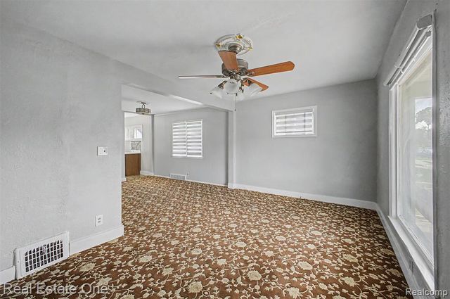 6128 Yinger Avenue, Dearborn, MI 48126