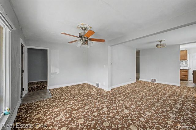 6128 Yinger Avenue, Dearborn, MI 48126