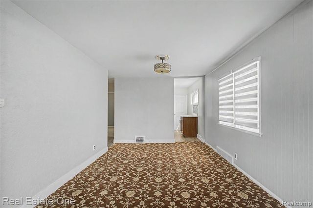 6128 Yinger Avenue, Dearborn, MI 48126