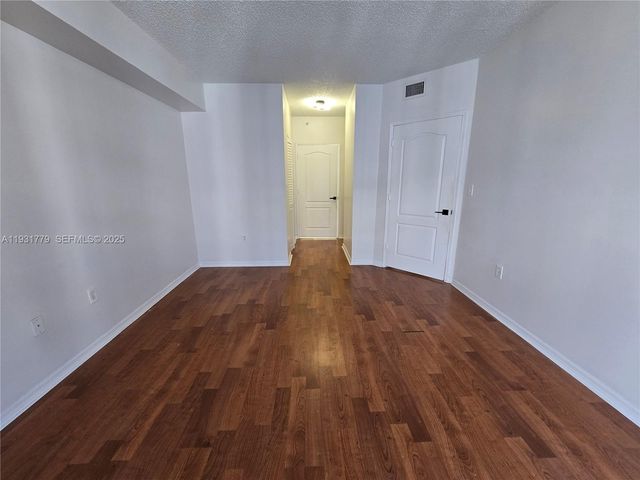 5085 NW 7th St 1506, Miami, FL 33126