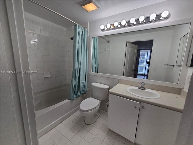 5085 NW 7th St 1506, Miami, FL 33126