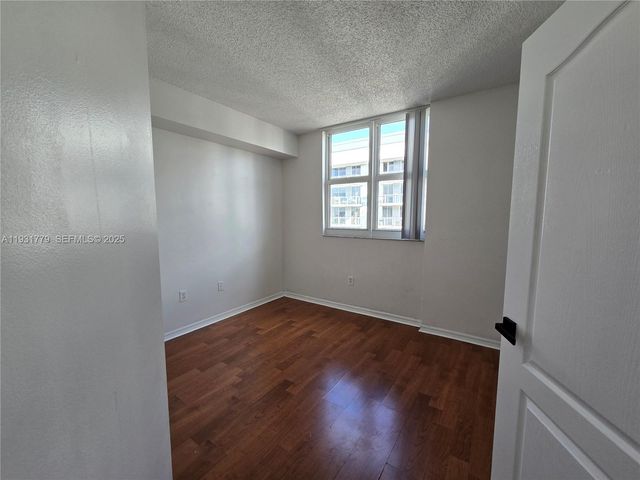 5085 NW 7th St 1506, Miami, FL 33126