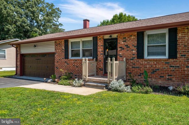 7039 DOVER AVE, North Beach, MD 20714