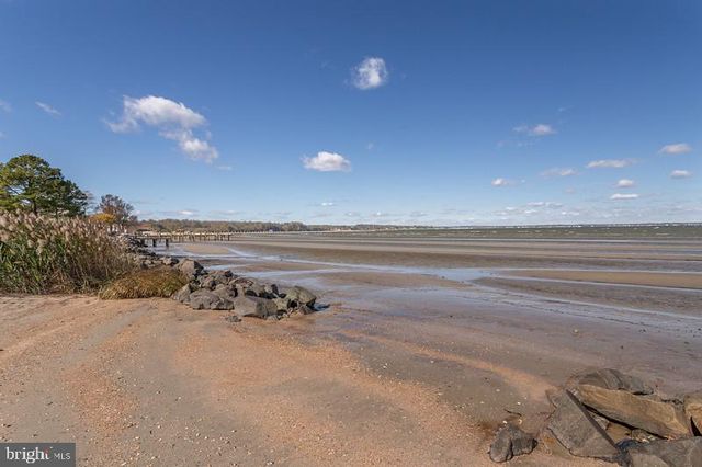 7039 DOVER AVE, North Beach, MD 20714