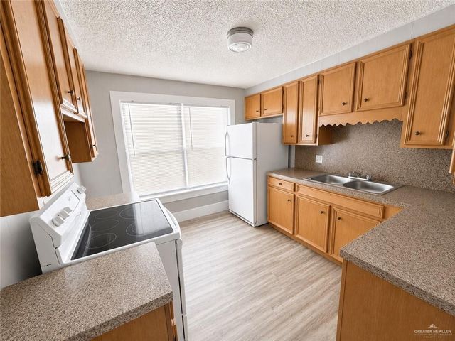328 S Georgia Avenue, Mercedes, TX 78570