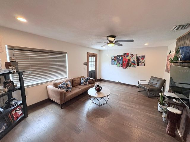 10004 MEMORIAL HIGHWAY, Tampa, FL 33615