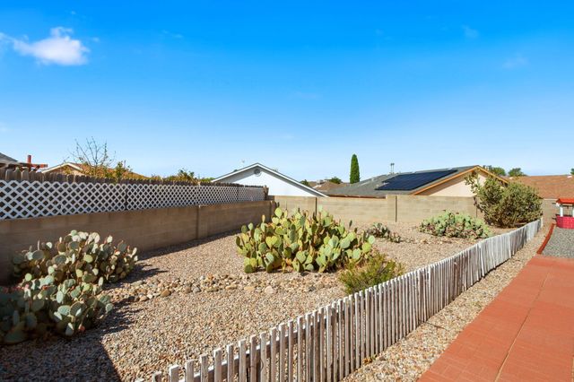 10405 Sky Trail Court NW, Albuquerque, NM 87114