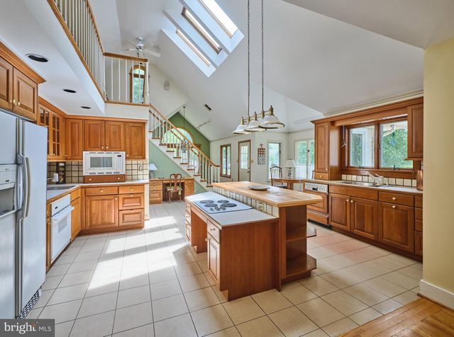 333 SPRING HOUSE RD, Newtown, PA 18940
