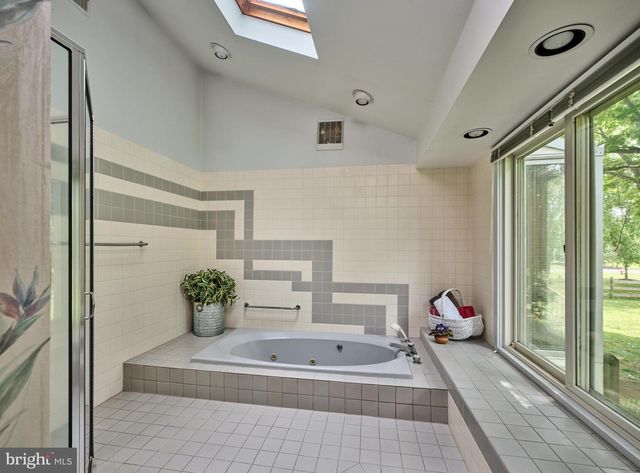 333 SPRING HOUSE RD, Newtown, PA 18940