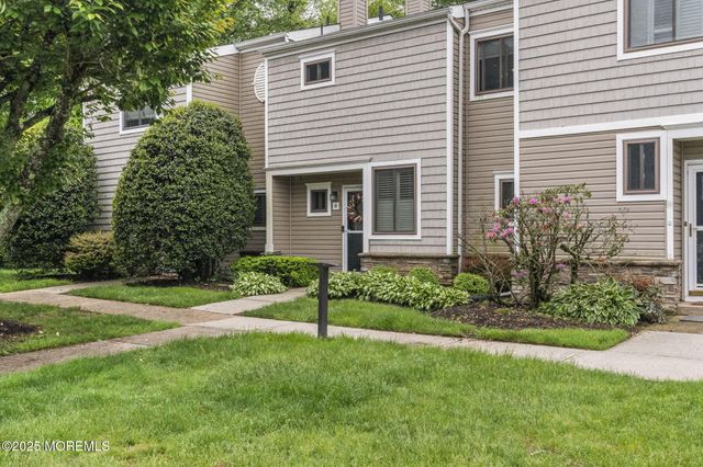 8 Fern Court, Tinton Falls, NJ 07724