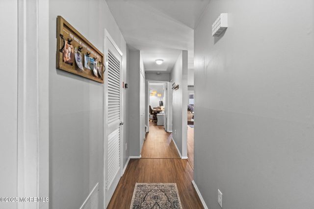 8 Fern Court, Tinton Falls, NJ 07724