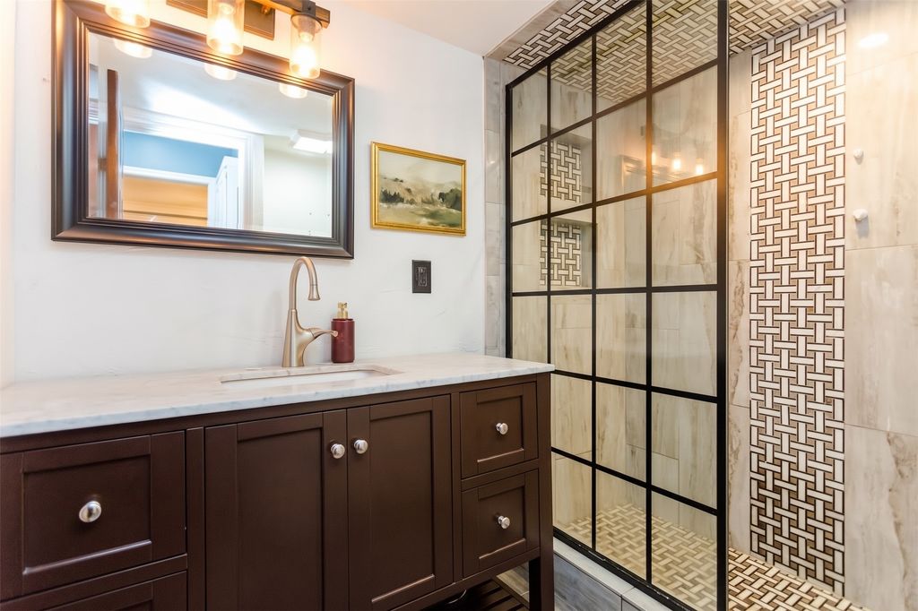 10203 Regal Oaks Drive 101, Dallas, TX 75230