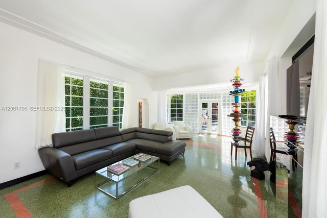 841 19th St, Miami Beach, FL 33139