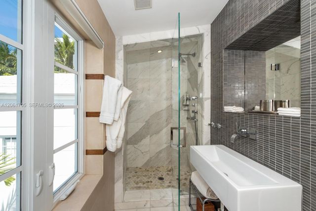 841 19th St, Miami Beach, FL 33139