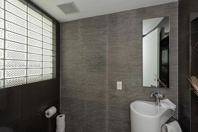 841 19th St, Miami Beach, FL 33139