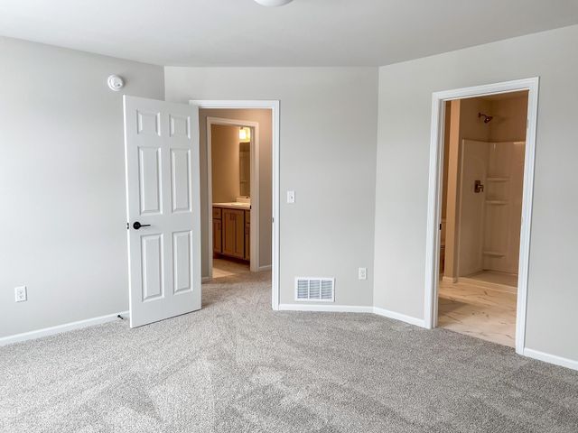 6722 Meadow View Drive S, Fargo, ND 58104