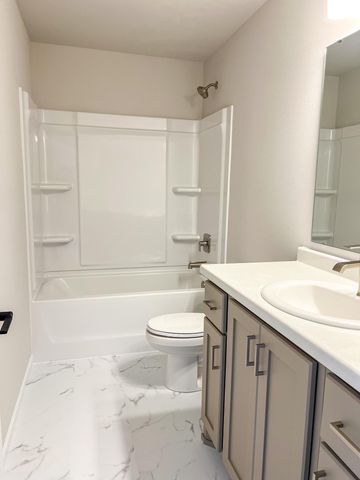 6722 Meadow View Drive S, Fargo, ND 58104