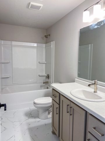 6722 Meadow View Drive S, Fargo, ND 58104