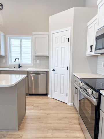 6722 Meadow View Drive S, Fargo, ND 58104