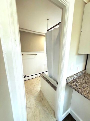 324 Cabot 2R, Beverly, MA 01915