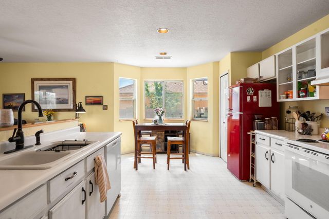 7541 Mackenzie Drive NE, Rio Rancho, NM 87144