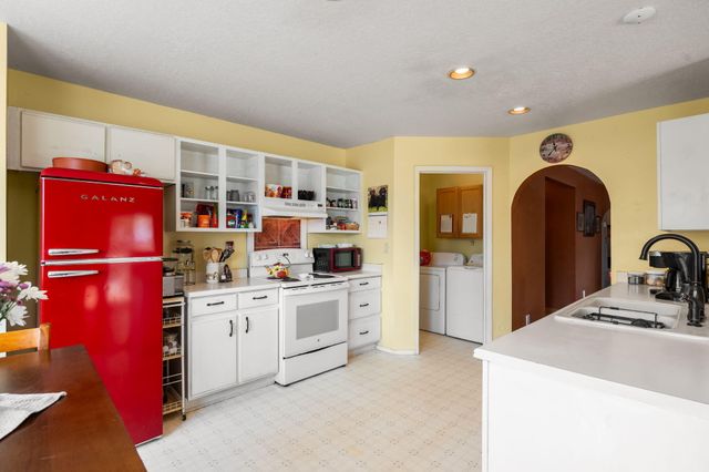 7541 Mackenzie Drive NE, Rio Rancho, NM 87144