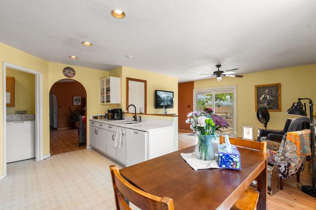 7541 Mackenzie Drive NE, Rio Rancho, NM 87144