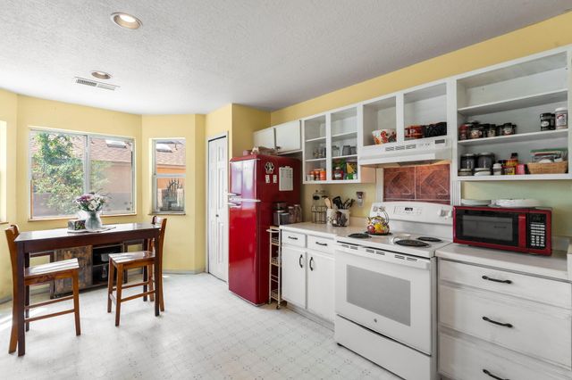 7541 Mackenzie Drive NE, Rio Rancho, NM 87144