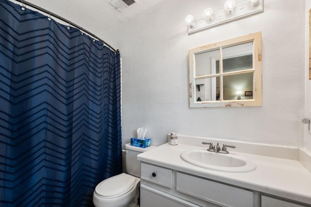 7541 Mackenzie Drive NE, Rio Rancho, NM 87144