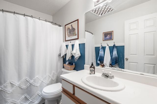 7541 Mackenzie Drive NE, Rio Rancho, NM 87144