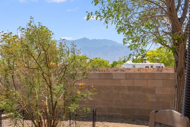7541 Mackenzie Drive NE, Rio Rancho, NM 87144