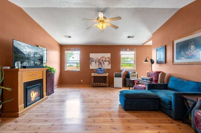 7541 Mackenzie Drive NE, Rio Rancho, NM 87144