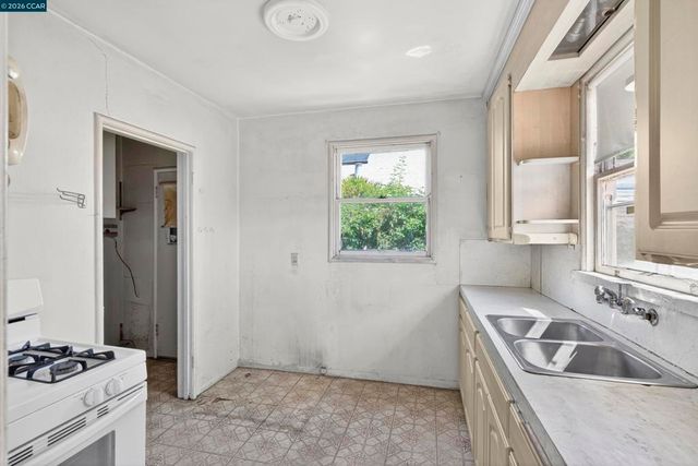 5526 Carl Ave, Richmond, CA 94804