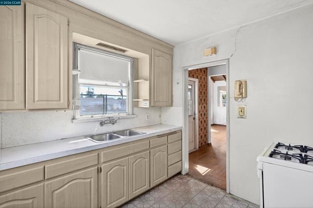 5526 Carl Ave, Richmond, CA 94804