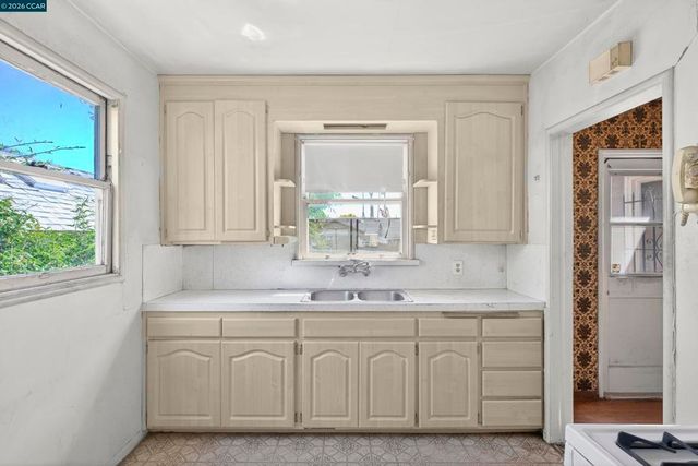 5526 Carl Ave, Richmond, CA 94804