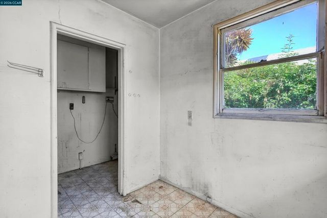 5526 Carl Ave, Richmond, CA 94804