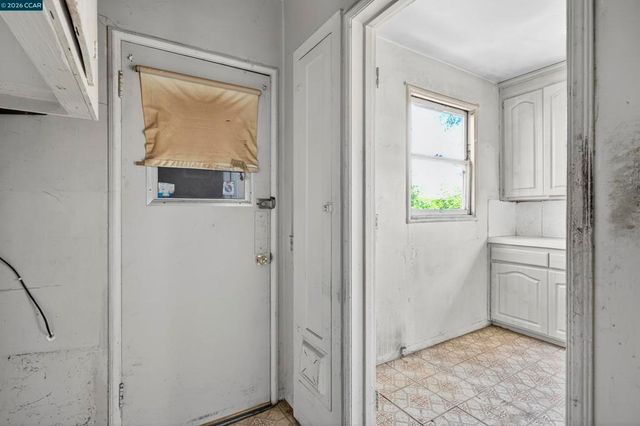 5526 Carl Ave, Richmond, CA 94804