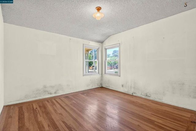 5526 Carl Ave, Richmond, CA 94804