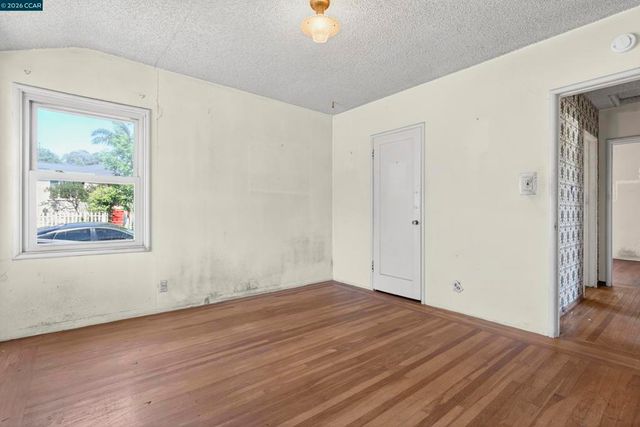 5526 Carl Ave, Richmond, CA 94804