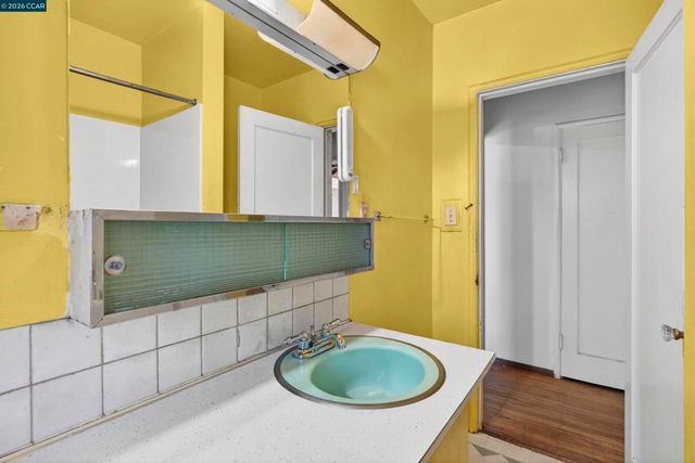 5526 Carl Ave, Richmond, CA 94804
