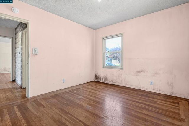 5526 Carl Ave, Richmond, CA 94804