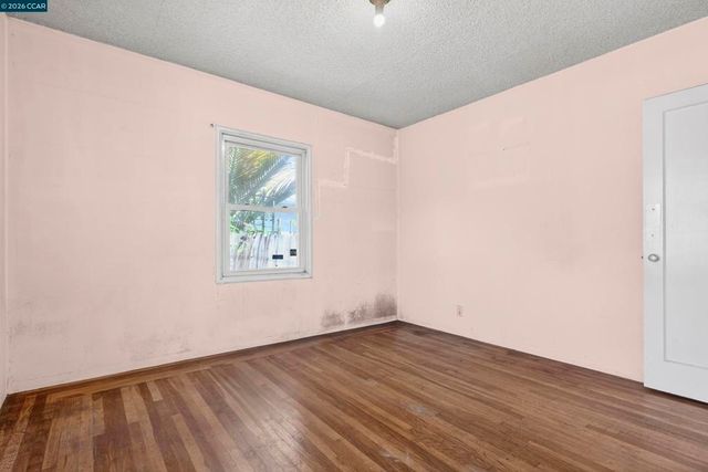 5526 Carl Ave, Richmond, CA 94804