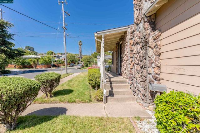 5526 Carl Ave, Richmond, CA 94804