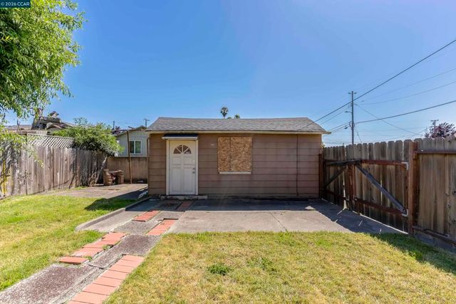 5526 Carl Ave, Richmond, CA 94804