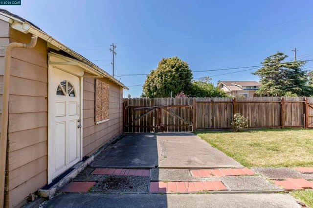 5526 Carl Ave, Richmond, CA 94804